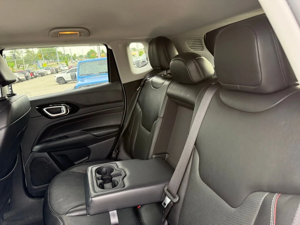 Used 2022 White Jeep Trailhawk image 25