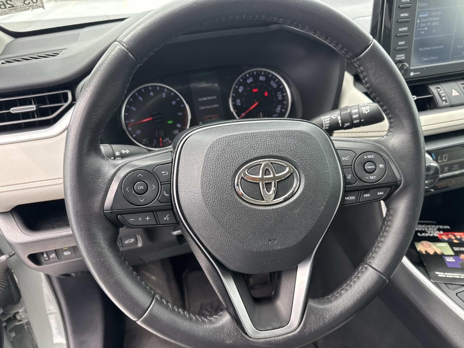 Used 2021 Lunar Rock Toyota XLE Premium image 22