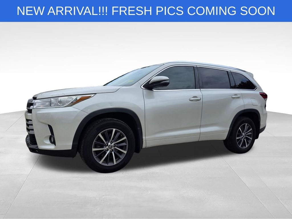 Used 2018 Toyota Highlander XLE with VIN 5TDKZRFH5JS540474 for sale in Stuart, FL