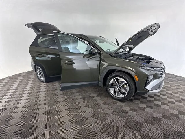 Used 2025 Green Hyundai SEL Convenience image 14
