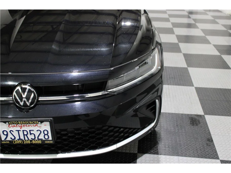 2025 Volkswagen Jetta SE - Photo 8