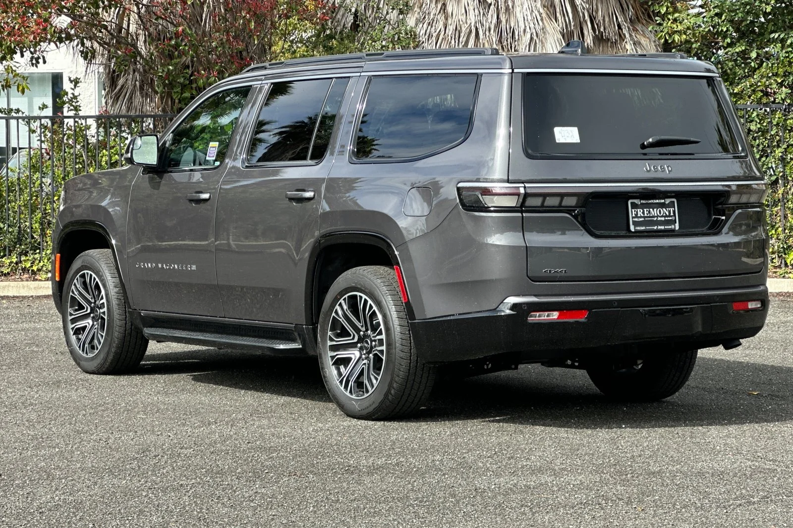 New 2026 Baltic-Gray Metallic Clear-Coat Exterior Paint Jeep  image 5