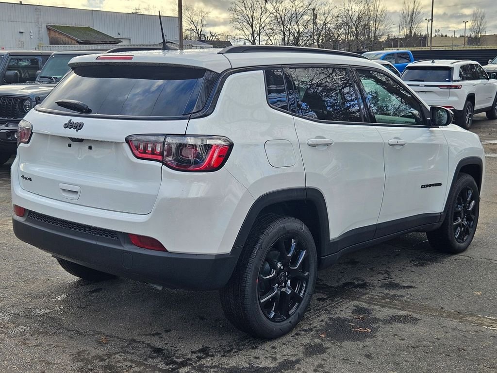 New 2026 Bright White Clear-Coat Exterior Paint Jeep Latitude image 7