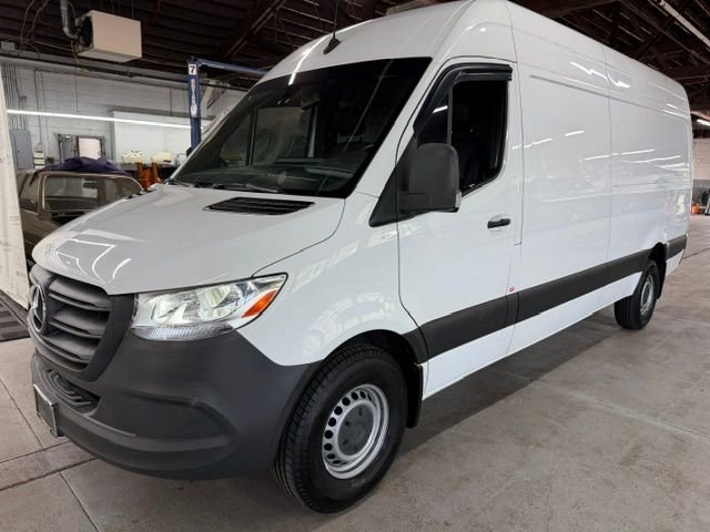 2021 Mercedes-Benz Sprinter 2500 Gas 170 WB High Roof's photo