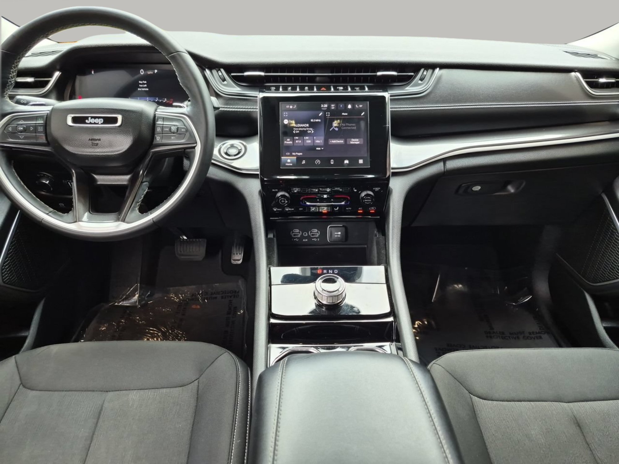 Used 2022 Diamond Black Crystal Pearlcoat Jeep Laredo image 11