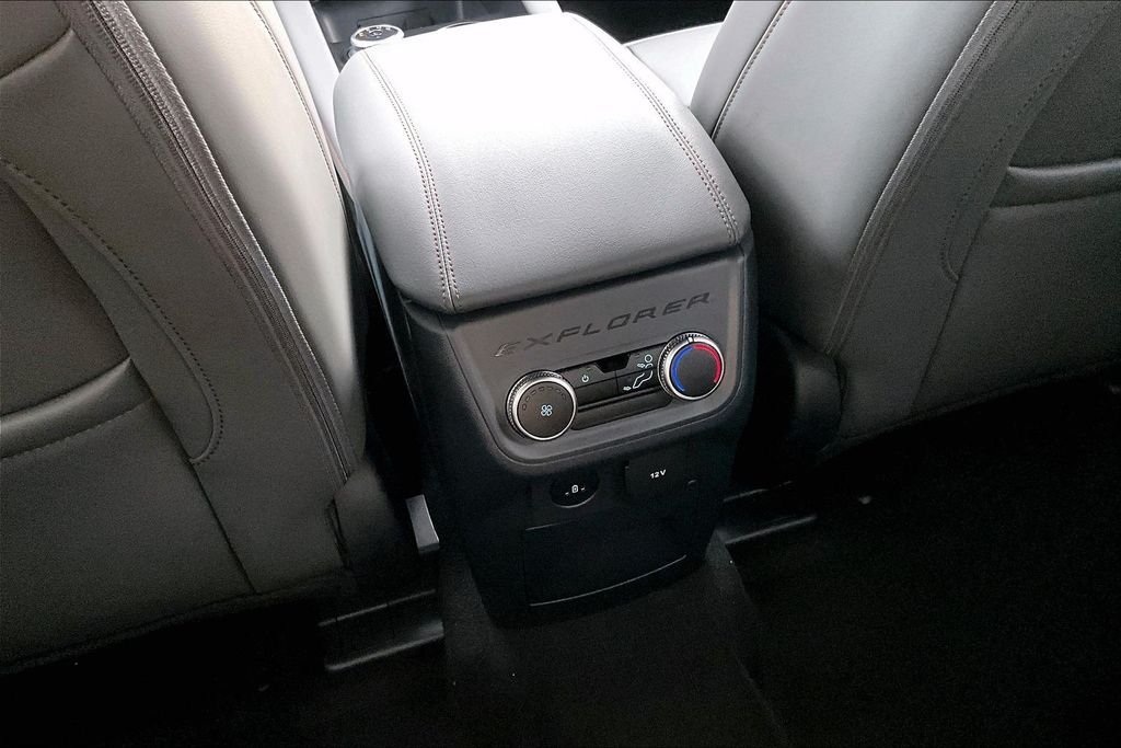 New 2027 Vapor Blue Metallic Ford Active image 15