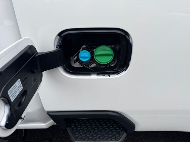 Used 2024 Summit White GMC SLE image 20