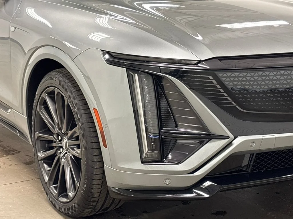 New 2026 Argent Silver Metallic Cadillac V-Series image 4