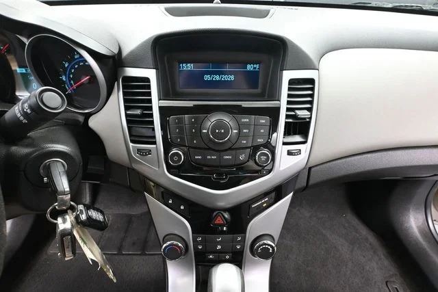 2013 Chevrolet Cruze LS - Photo 28