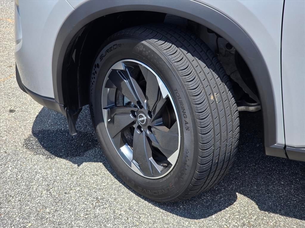 Used 2024 Silver Nissan SV image 27