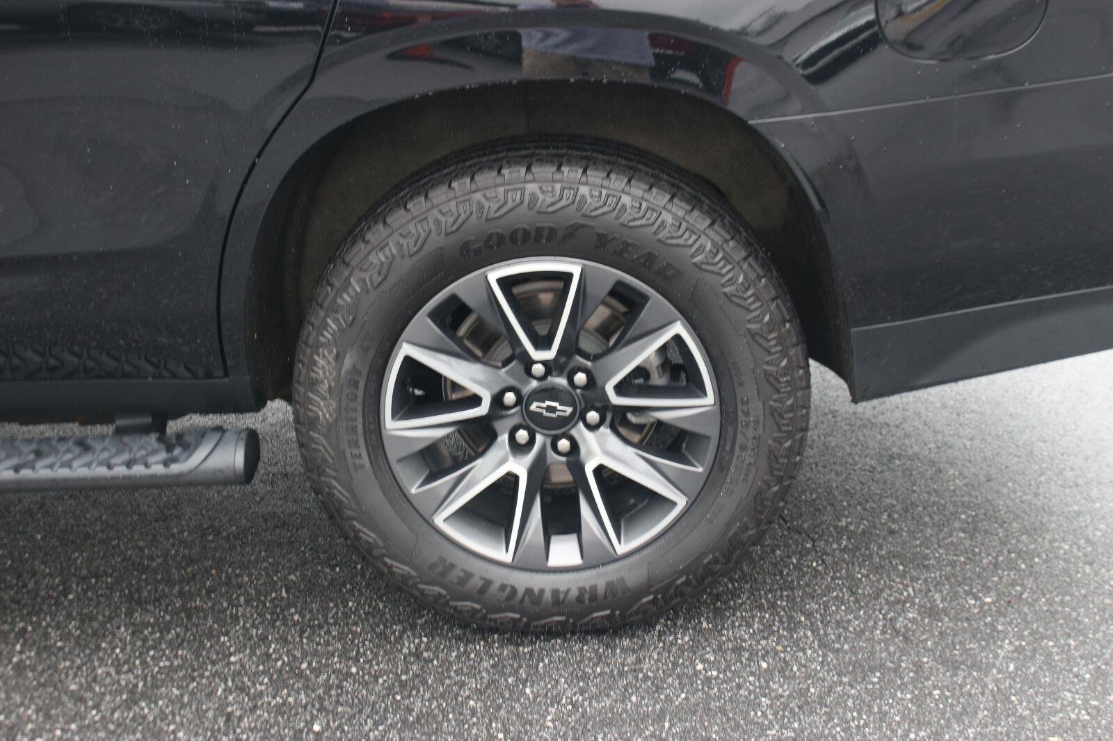 Used 2024 Black Chevrolet Z71 image 45