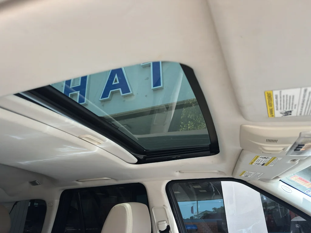 Used 2013 Fuji White Land Rover HSE LUX image 31