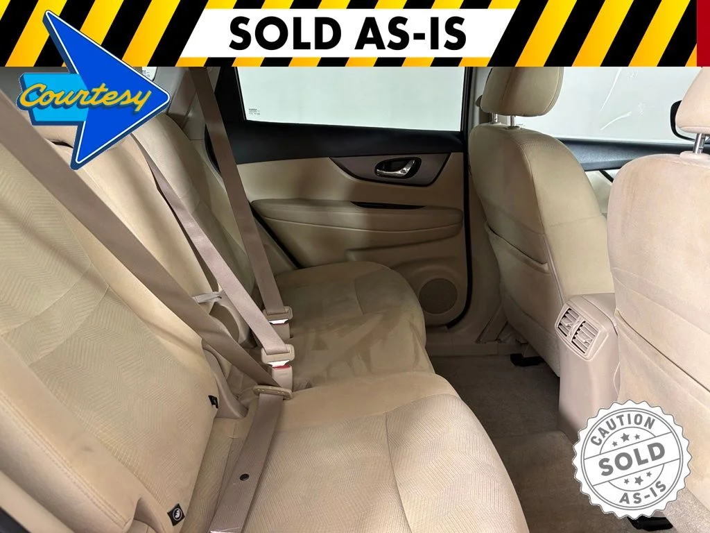 Used 2015 Red Nissan S image 17