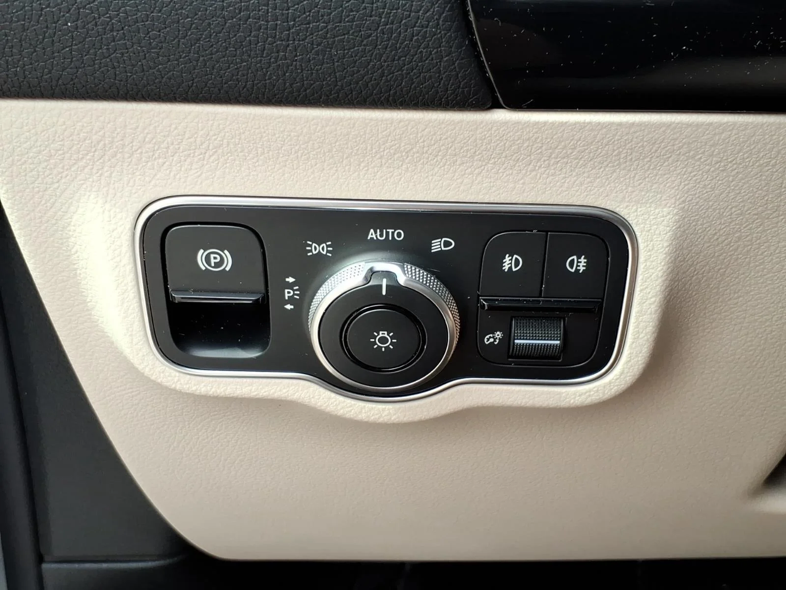Certified Used 2026 Cirrus Silver Metallic Mercedes-Benz GLA 250 image 17
