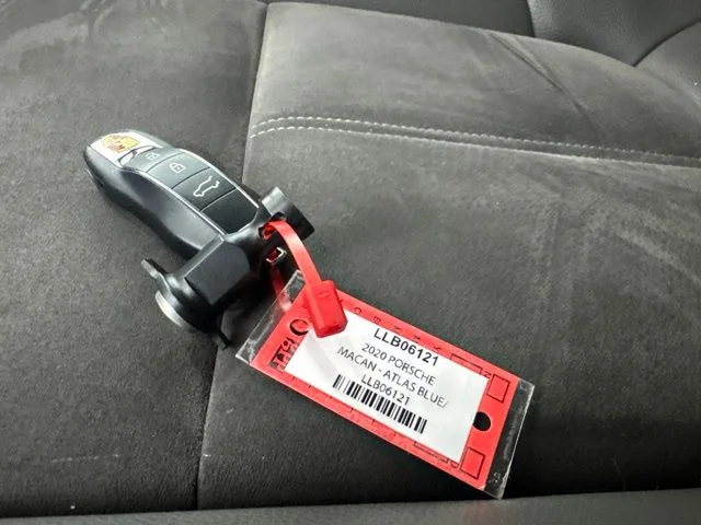 Used 2020  Porsche Base image 29