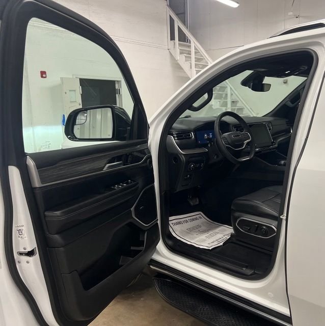 Used 2024 White Jeep Series II image 22