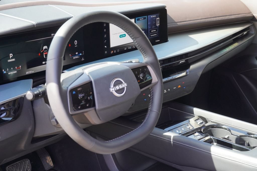 Used 2025 Black Nissan Platinum image 19