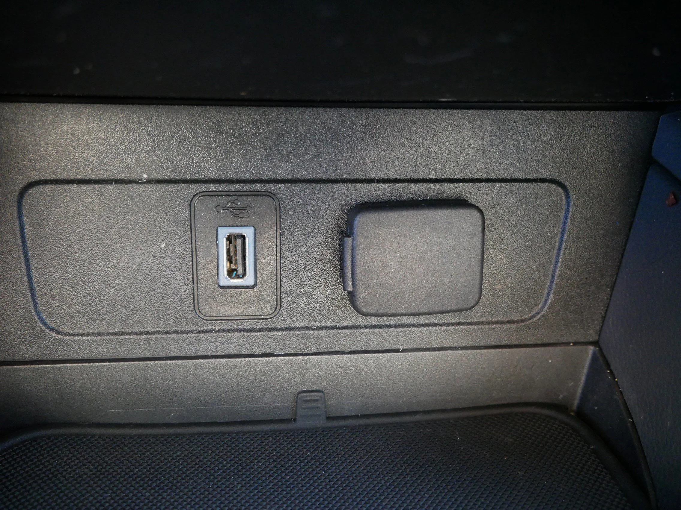 Used 2017 Magnetic Ford SE image 30
