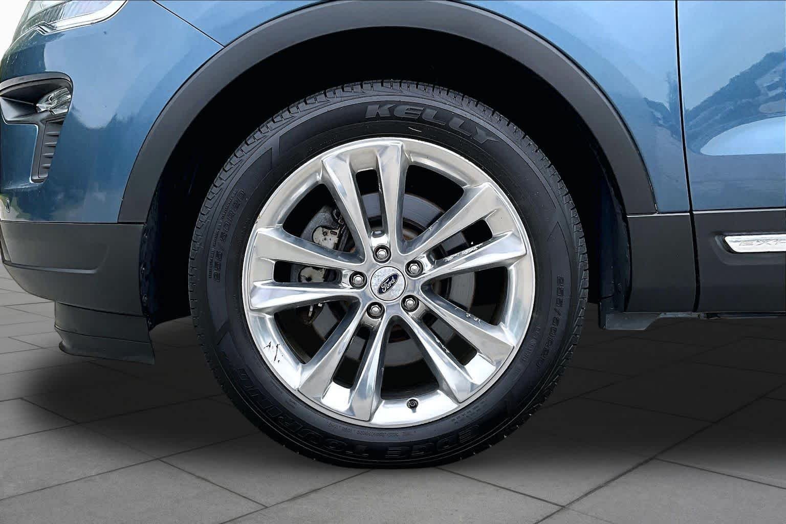 Used 2018 Blue Metallic Ford XLT image 11