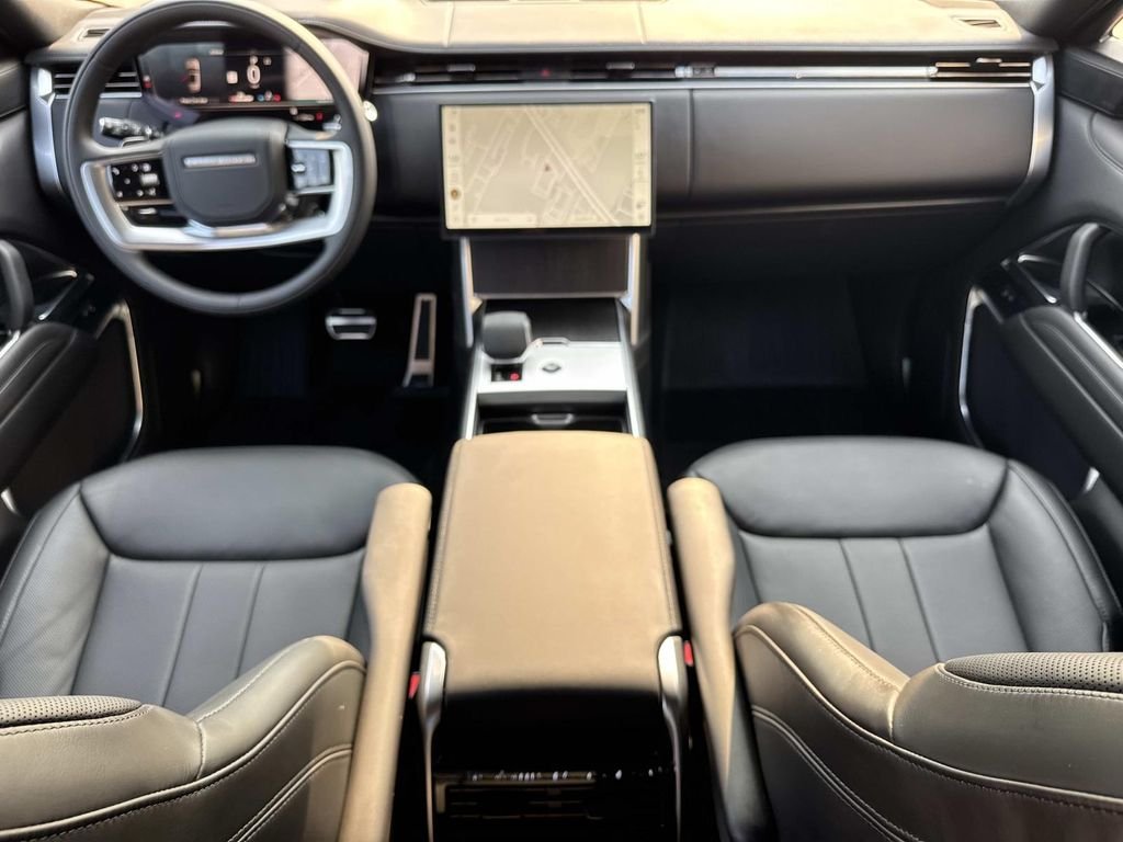 New 2026 Santorini Black Land Rover SE image 9