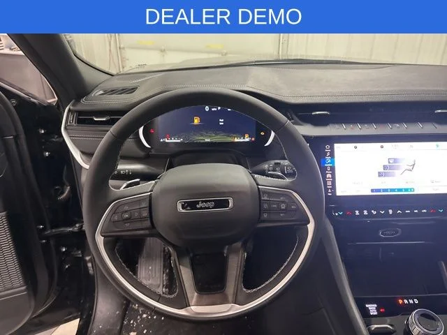 New 2026 Diamond Black Crystal Pearl-Coat Exterior Paint Jeep Altitude image 14