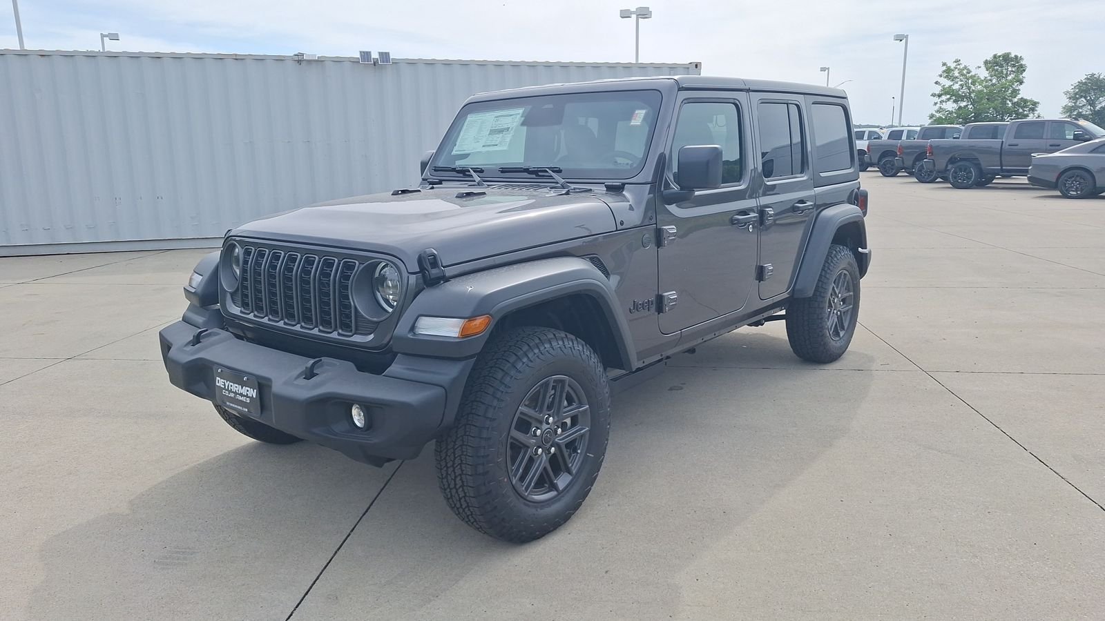 New 2026 Granite Crystal Metallic Clear-Coat Exterior Paint Jeep Sport S image 7