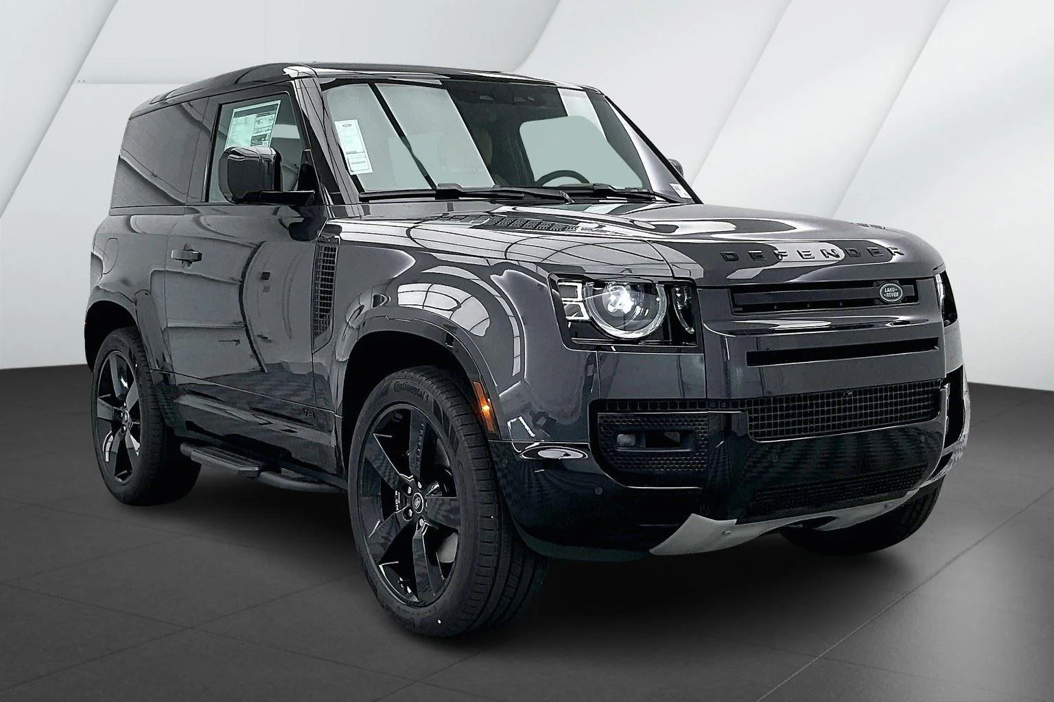2025 Land Rover Defender 90 V8 P525's photo