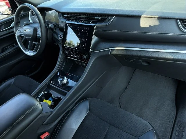 Used 2024 Gray Jeep Altitude image 33
