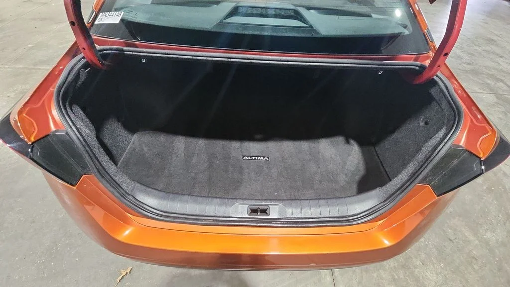 Used 2021 Orange Nissan 2.0 SR image 28