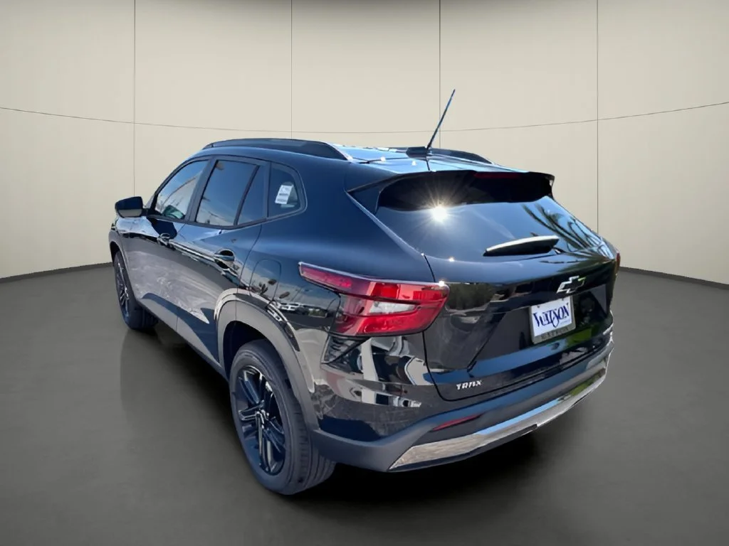 New 2026 Mosaic Black Metallic Chevrolet ACTIV image 5