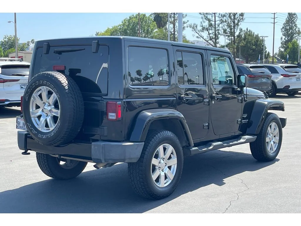 Used 2017 Black Clearcoat Jeep Sahara image 6