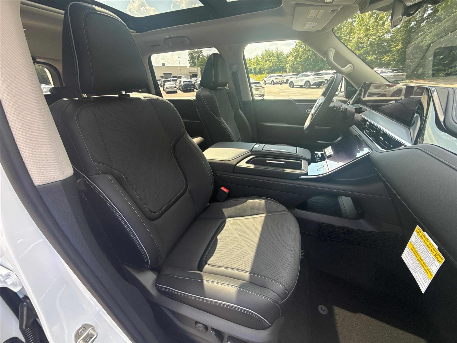 New 2027 RADIANT WHITE INFINITI Luxe 2WD image 27