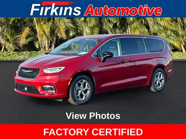 2024 Chrysler Pacifica Limited's photo