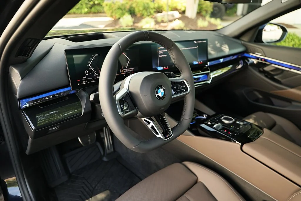Used 2027 Carbon Black Metallic BMW 530i xDrive image 16