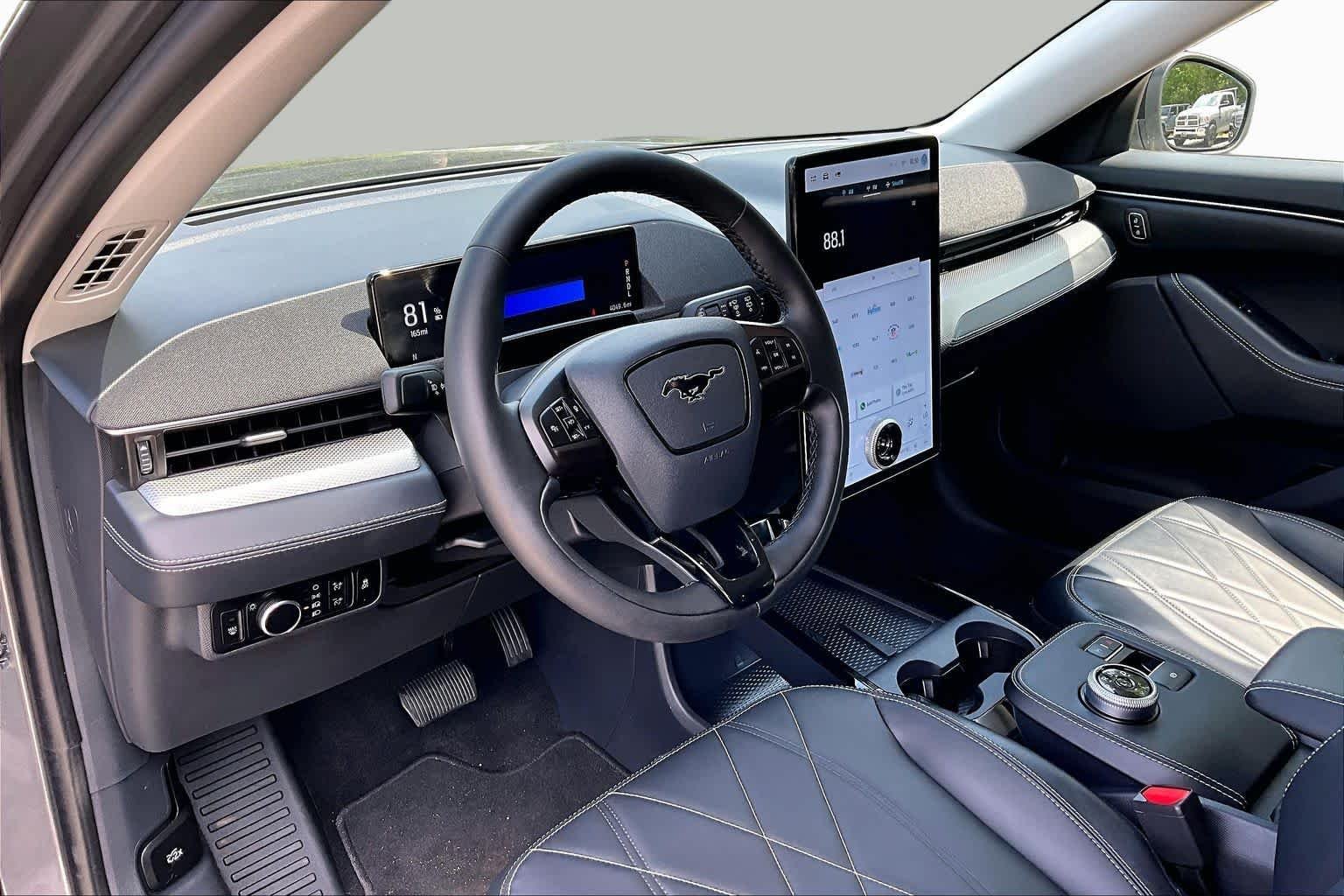 Used 2023 Carbonized Gray Metallic Ford Select image 17