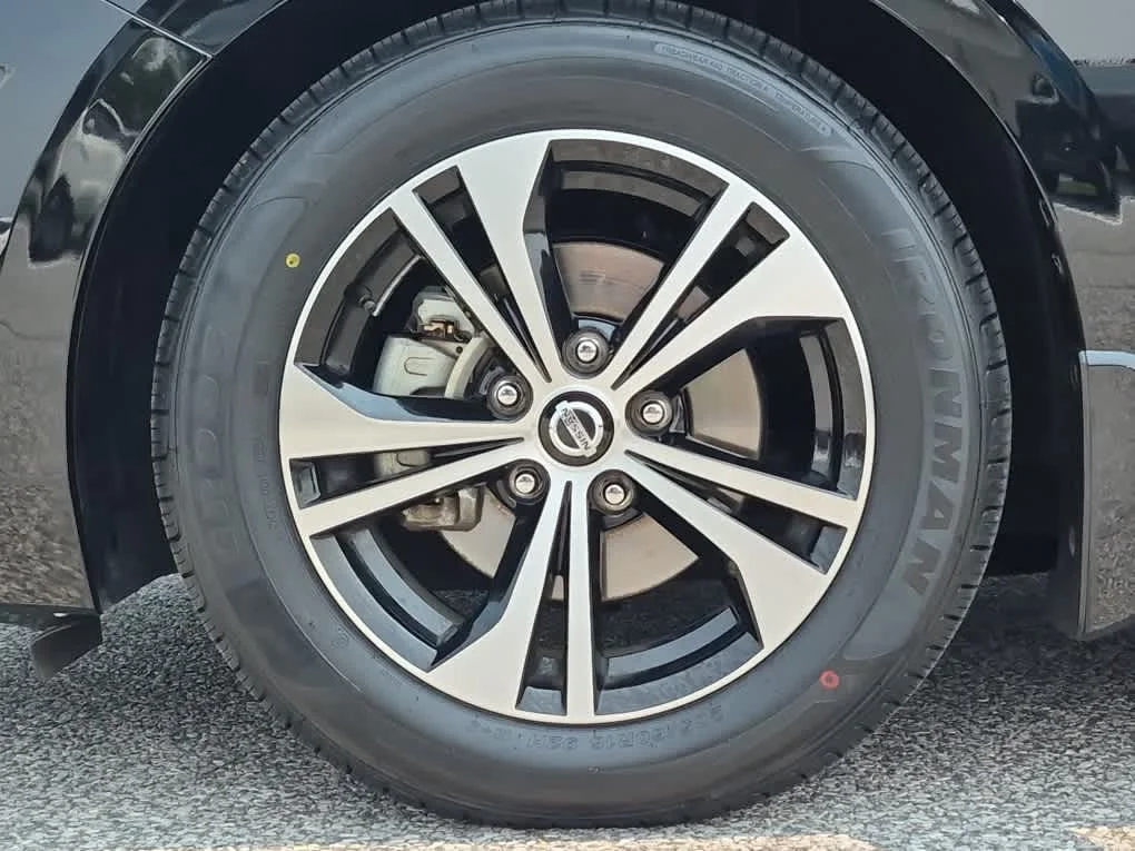 Used 2023 Super Black Nissan SV image 6