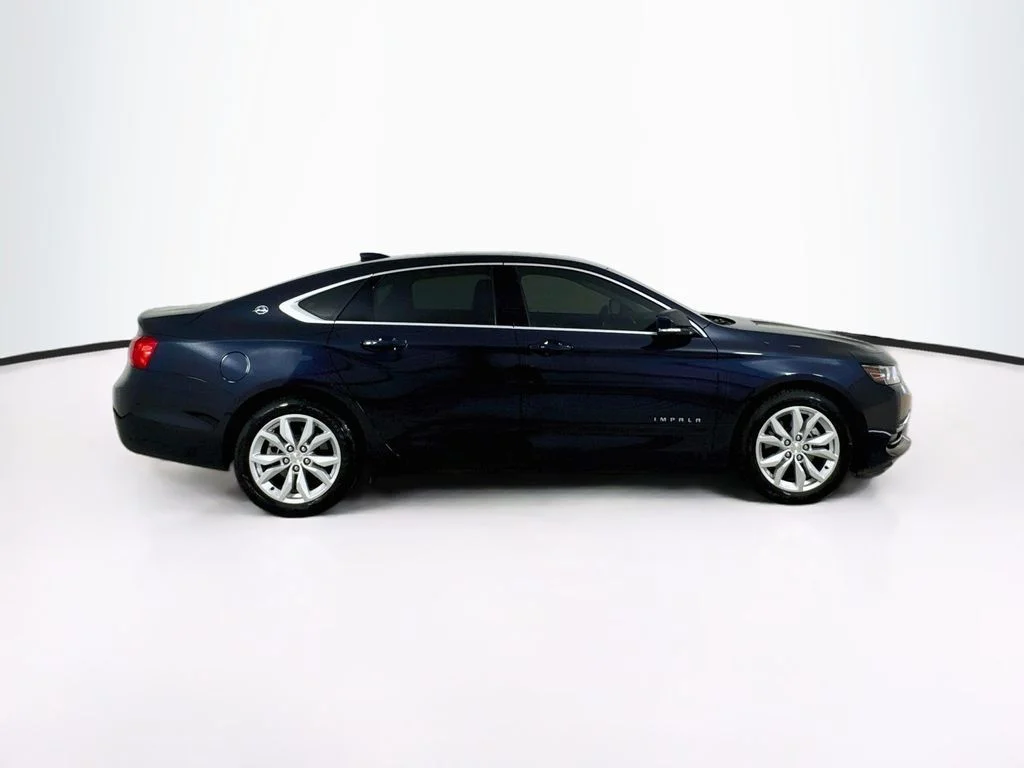 Used 2018 Blue Velvet Metallic Chevrolet LT image 8