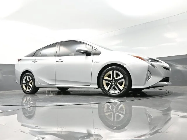 Used 2016 Silver Toyota Four Touring image 30