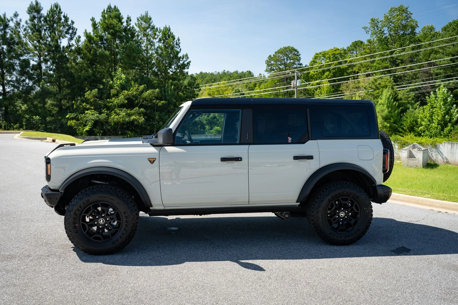 New 2026 Beige Ford Badlands image 5