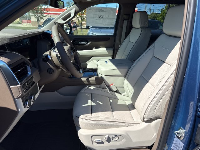 2026 GMC Yukon XL Denali - Photo 13