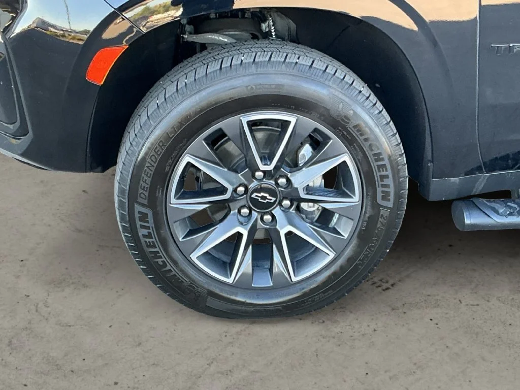 Used 2022 BLACK Chevrolet Z71 image 13