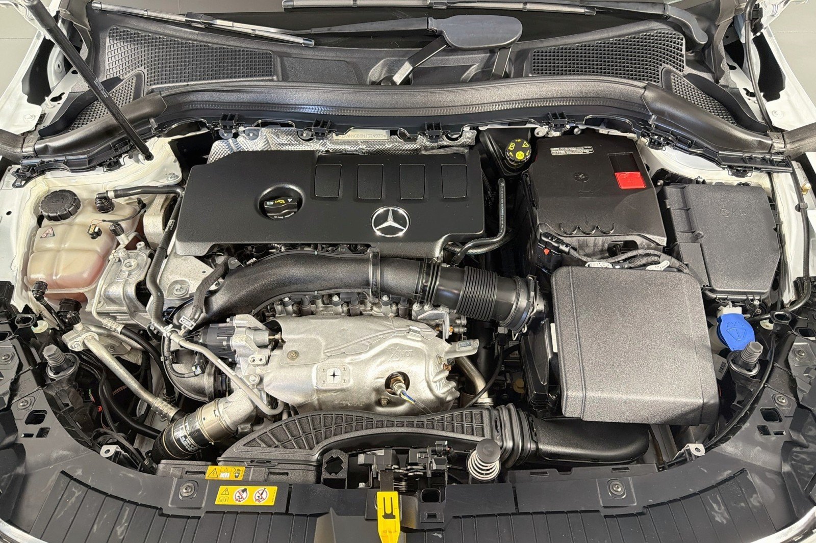 Used 2022 Digital White Metallic Mercedes-Benz 250 image 11