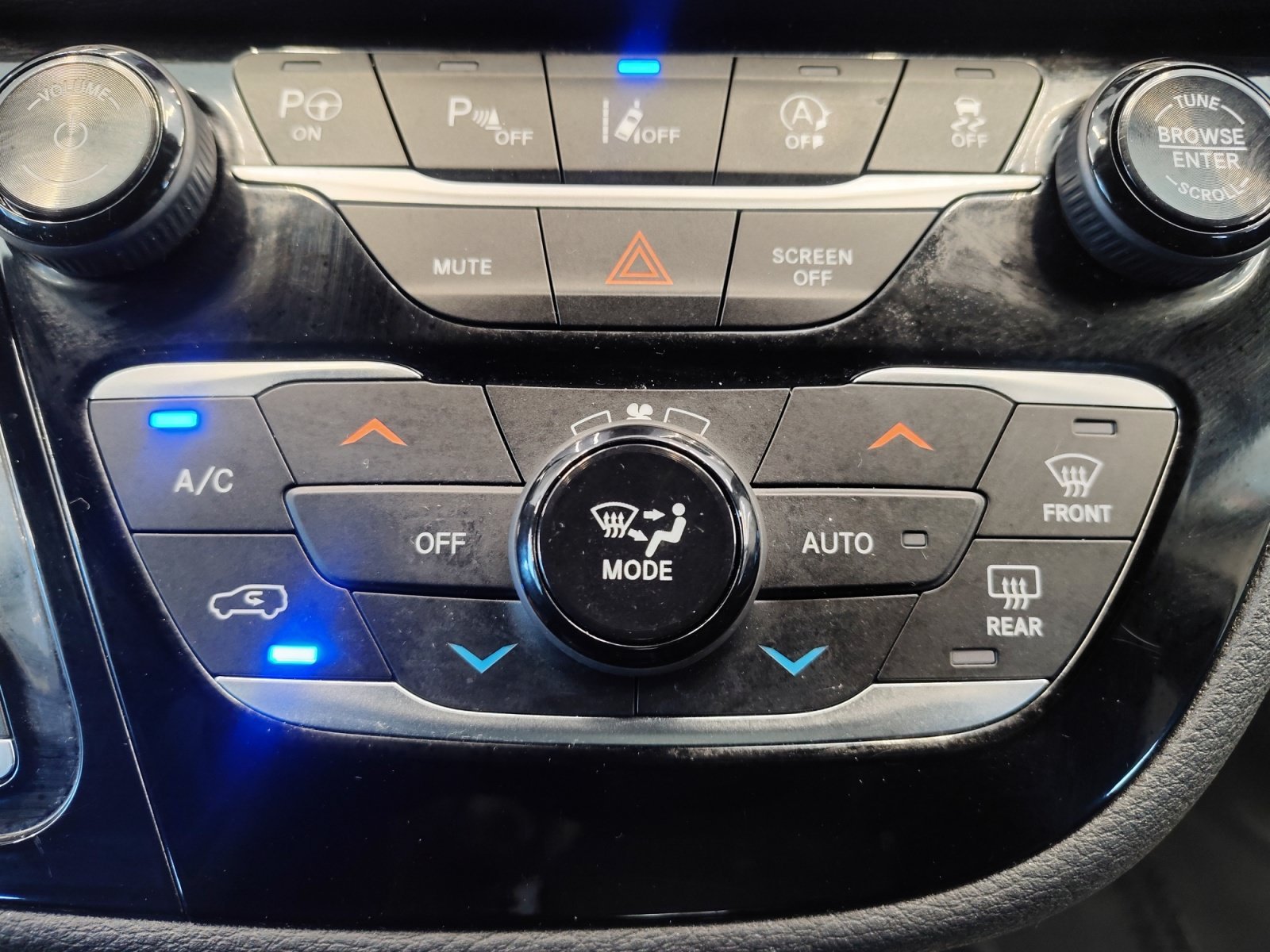 Used 2019 Granite Crystal Metallic Clearcoat Chrysler Limited image 19