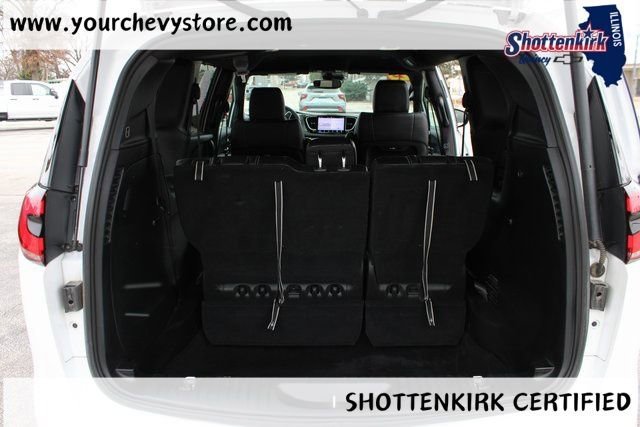Used 2025 White Chrysler Select image 18