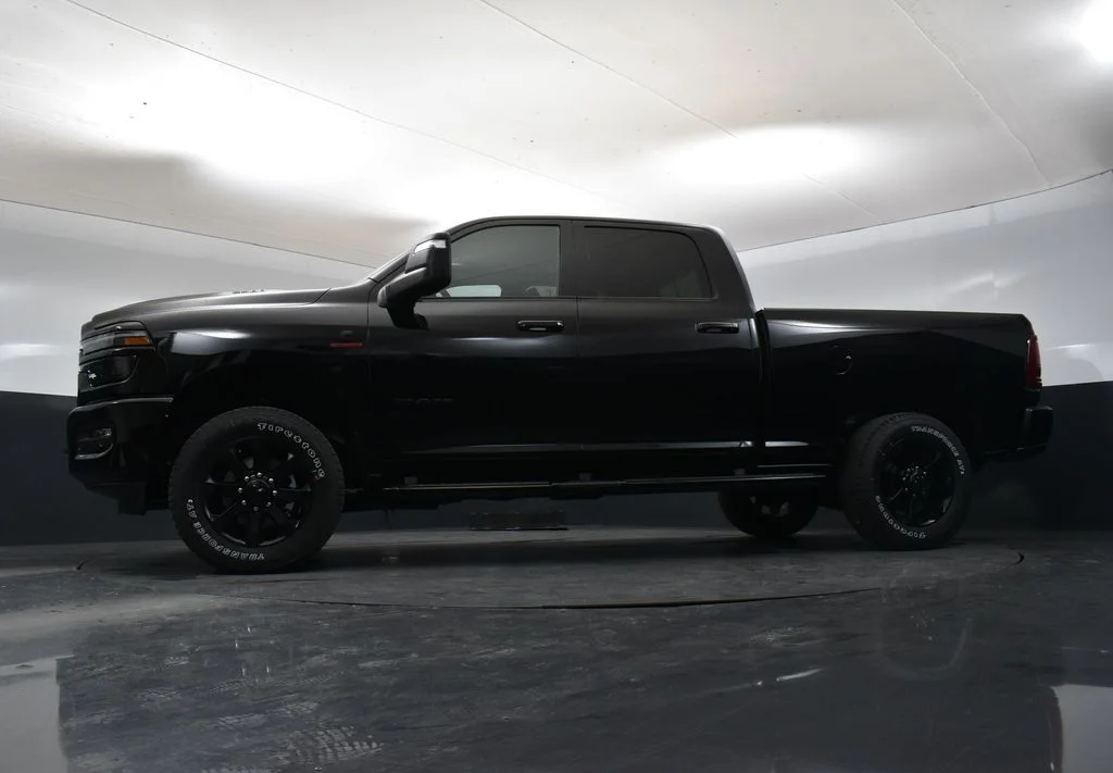 New 2026 Diamond Black Crystal Pearl-Coat Exterior Paint RAM Laramie image 33