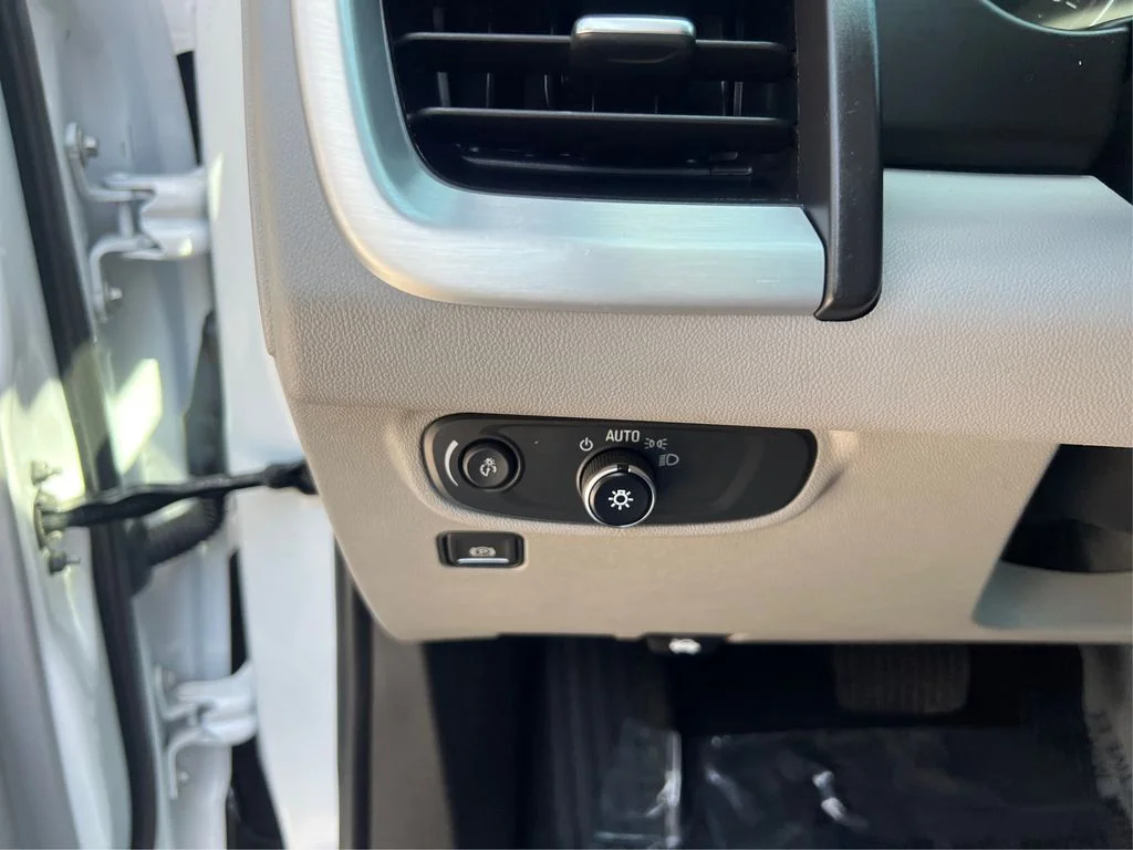 Used 2023 Summit White GMC SLE image 18
