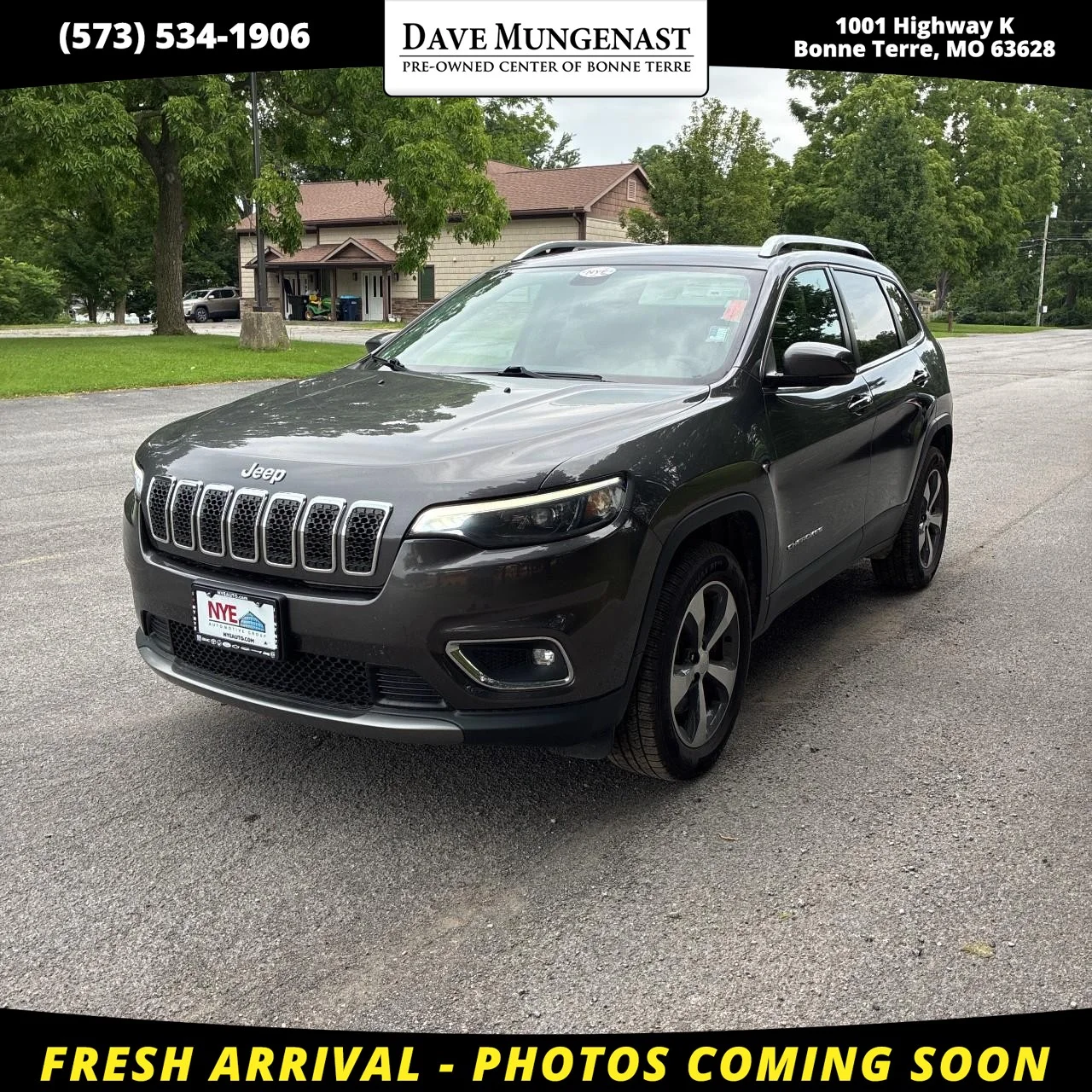 Used 2019 Gray Jeep Limited image 1