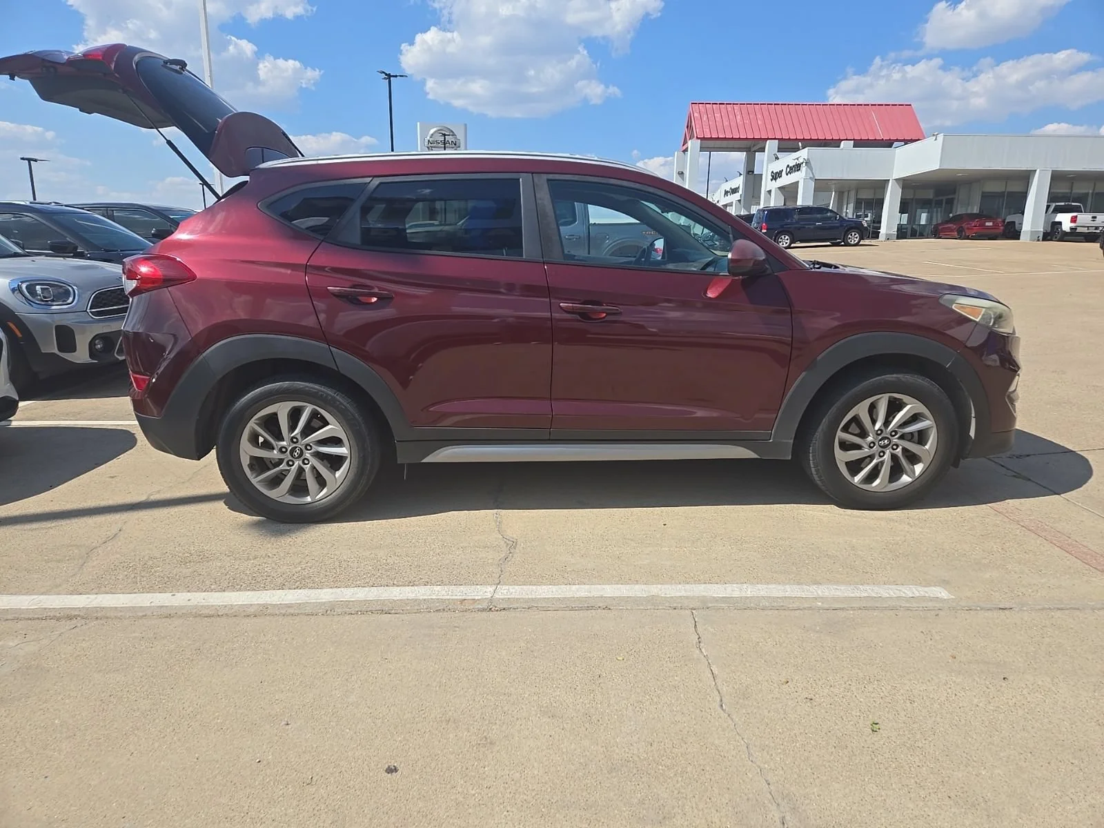 Used 2017 Dark Red Metallic Hyundai SE image 4