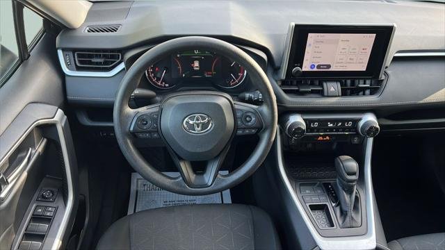 2025 Toyota RAV4 XLE - Photo 12