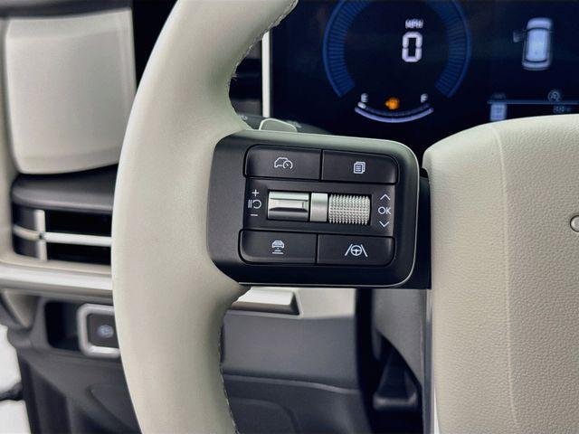 New 2027 White Hyundai SE FWD image 17